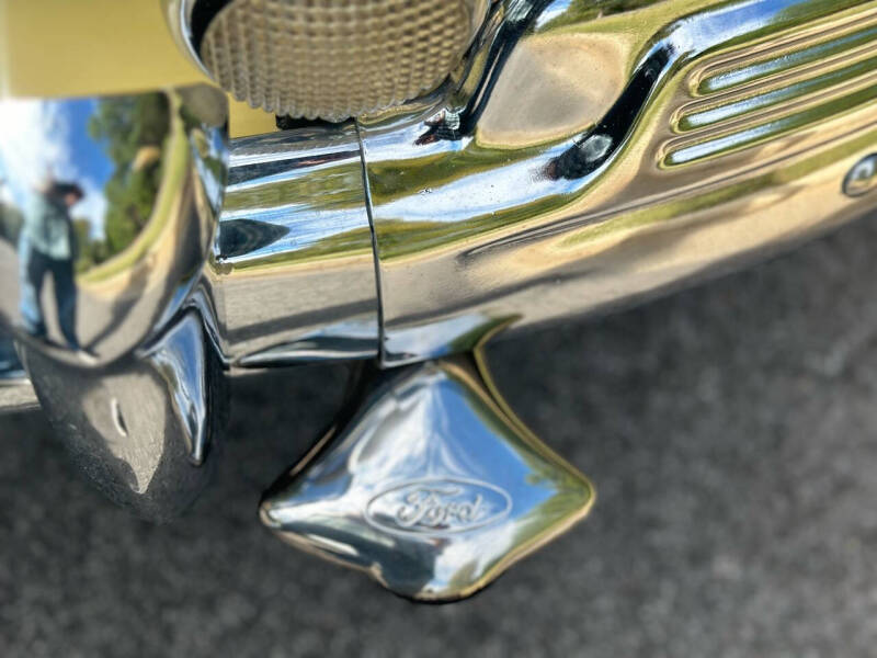 1948 Ford Super Deluxe