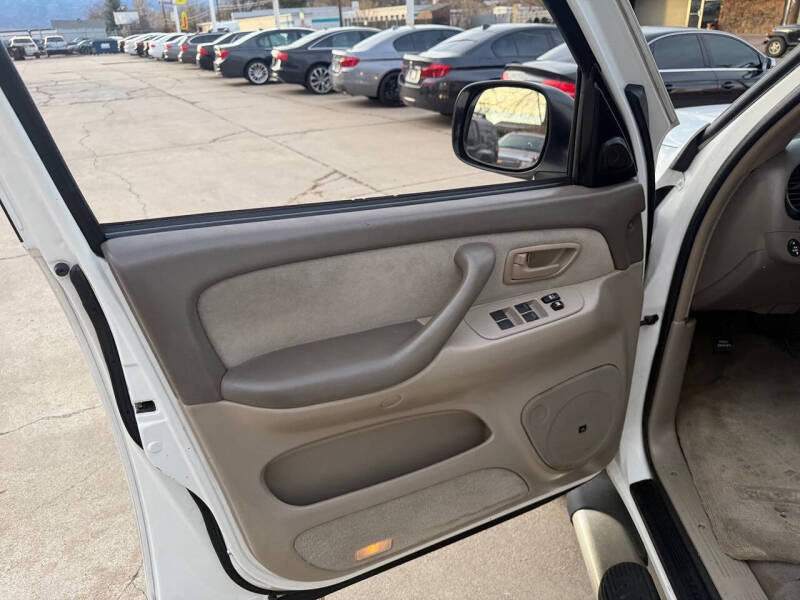 2005 Toyota Sequoia SR5