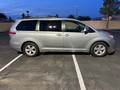 2014 Toyota Sienna LE 7-Passenger Auto Access Seat