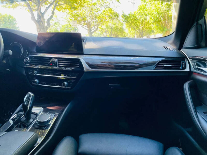 2019 BMW 5 Series 530i