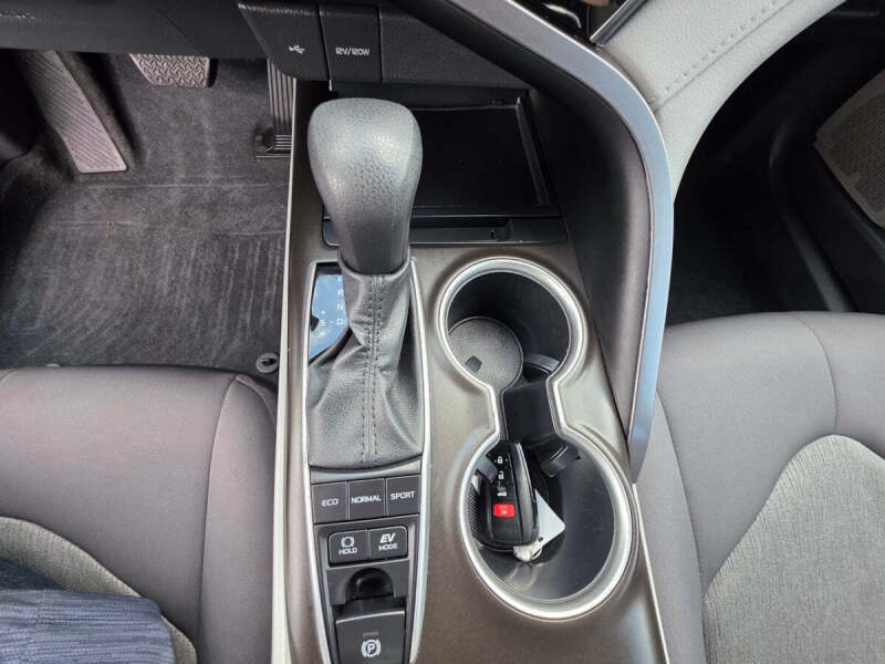 2023 Toyota Camry Hybrid LE