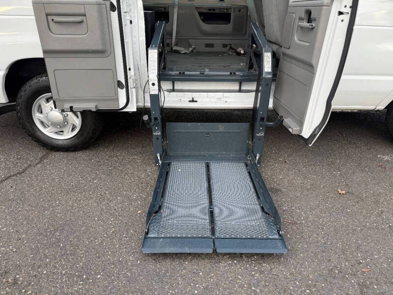 2011 Ford E-Series E-350 SD XLT