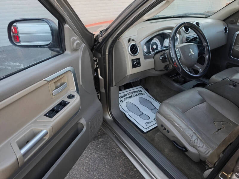 2006 Mitsubishi Raider XLS