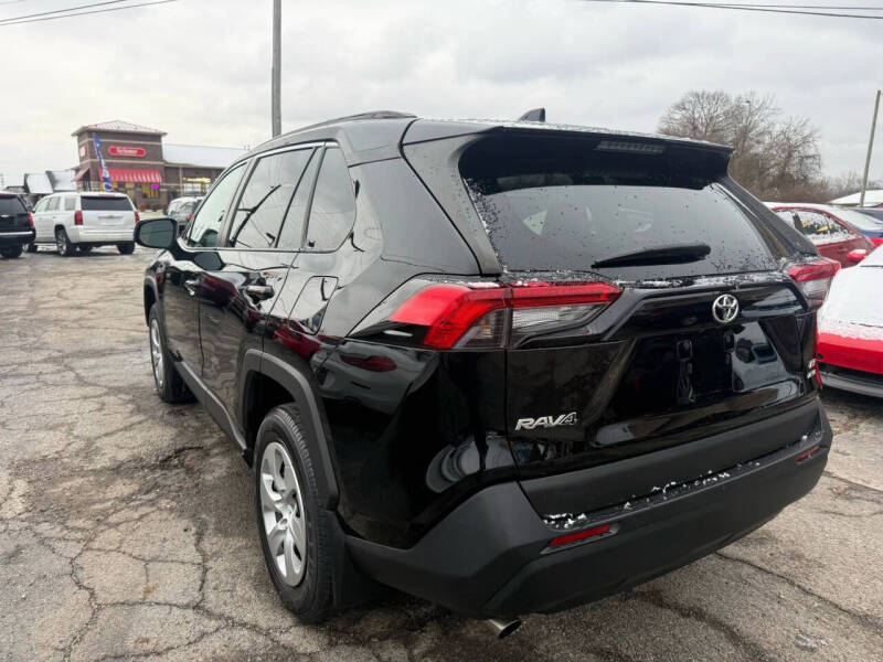 2020 Toyota RAV4 LE