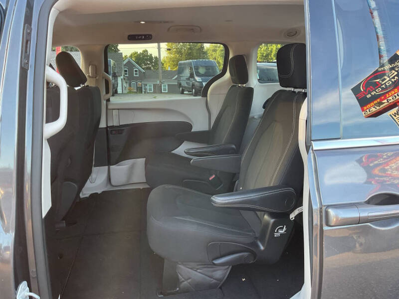 2021 Chrysler Voyager LX