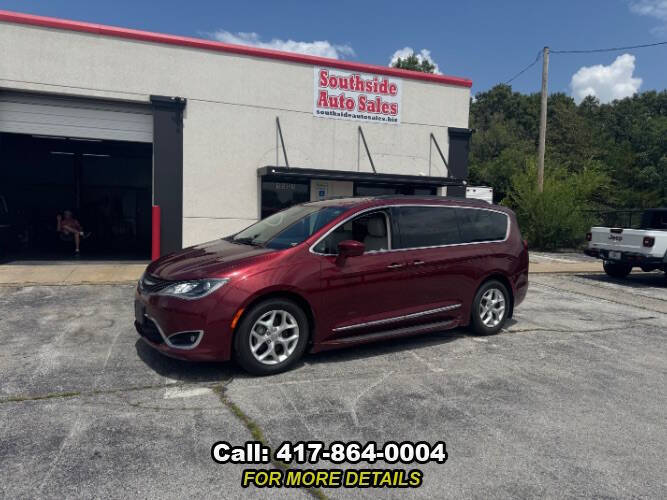2017 Chrysler Pacifica Touring-L