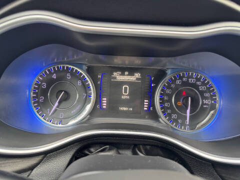 2016 Chrysler 200 LX