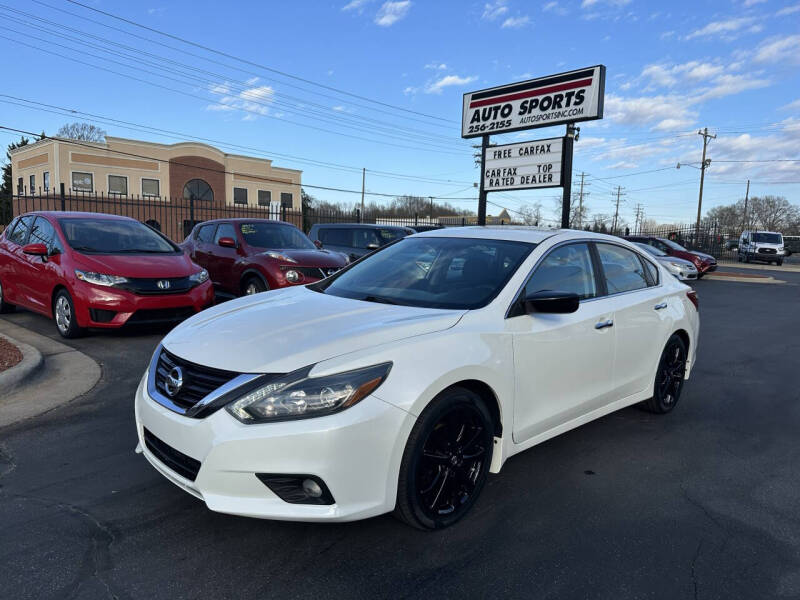 2017 Nissan Altima SR's photo