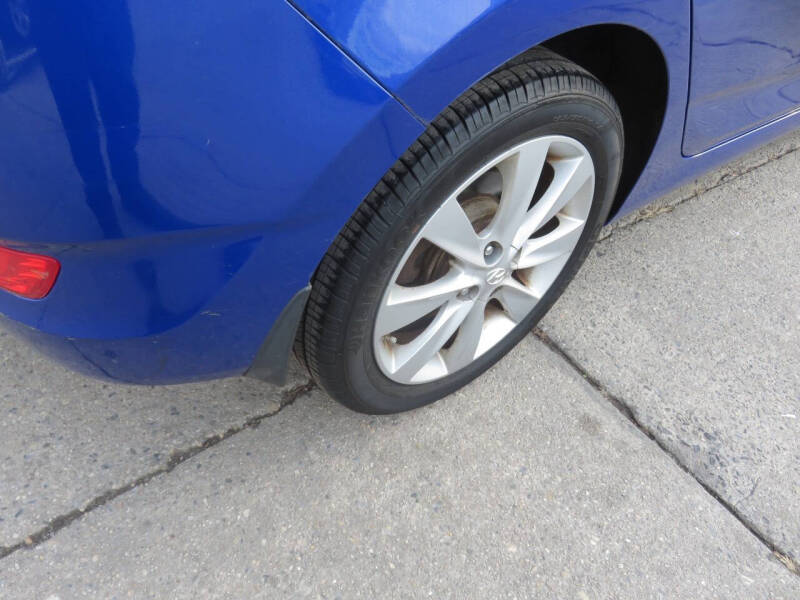 2014 Hyundai Accent SE