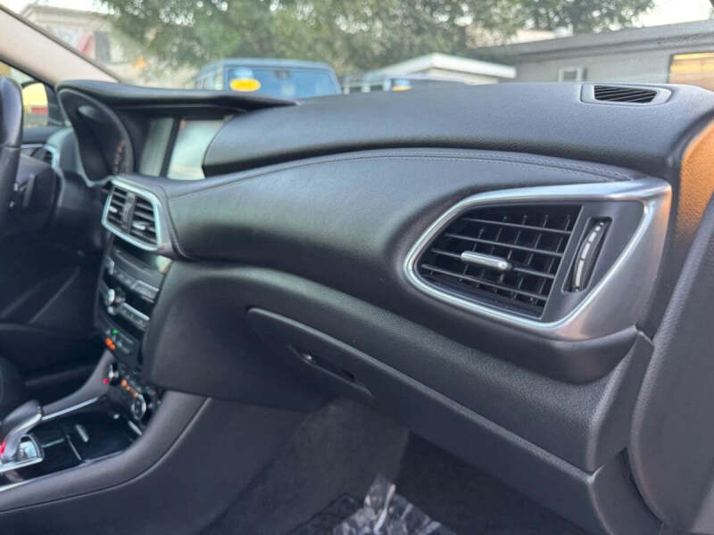 2018 Infiniti QX30