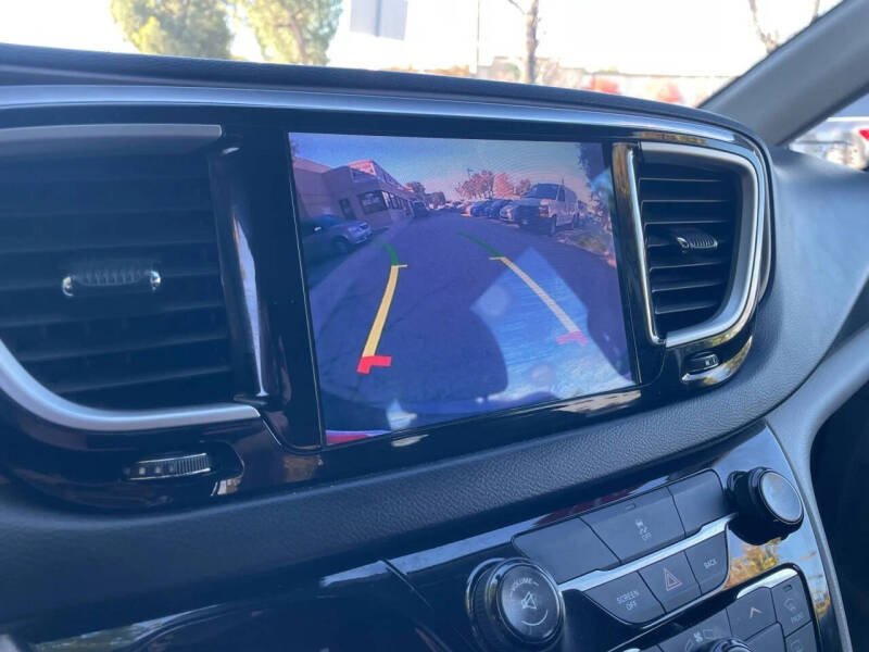 2017 Chrysler Pacifica Touring