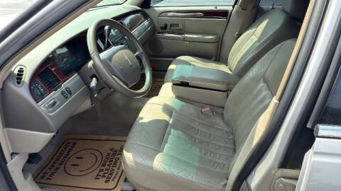 2005 Lincoln Town Car Signature