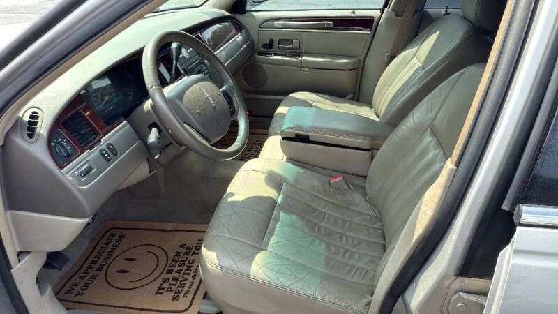 2005 Lincoln Town Car Signature