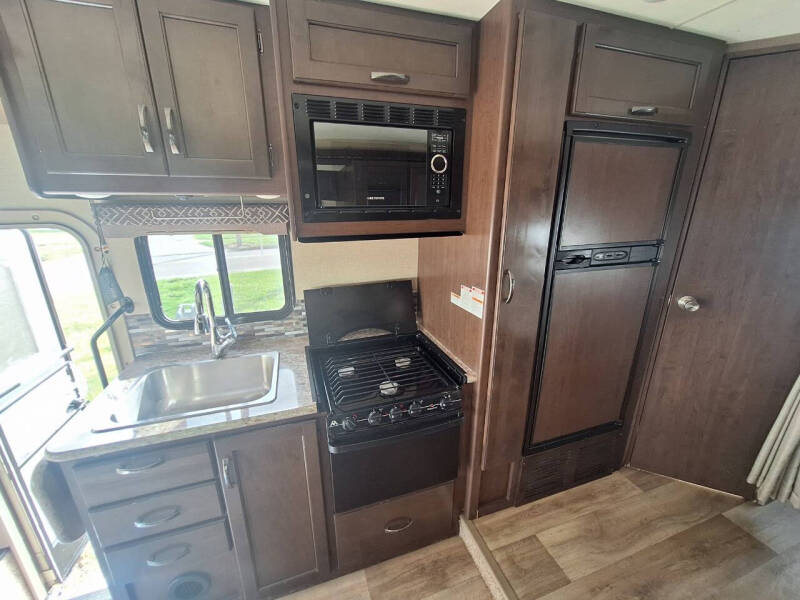 2018 Thor Motor Coach Four Winds 24F