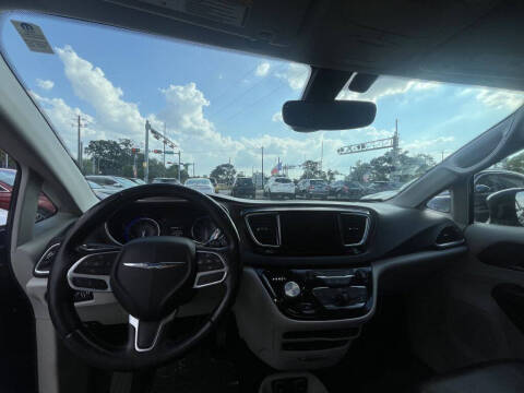 2017 Chrysler Pacifica Touring-L Plus