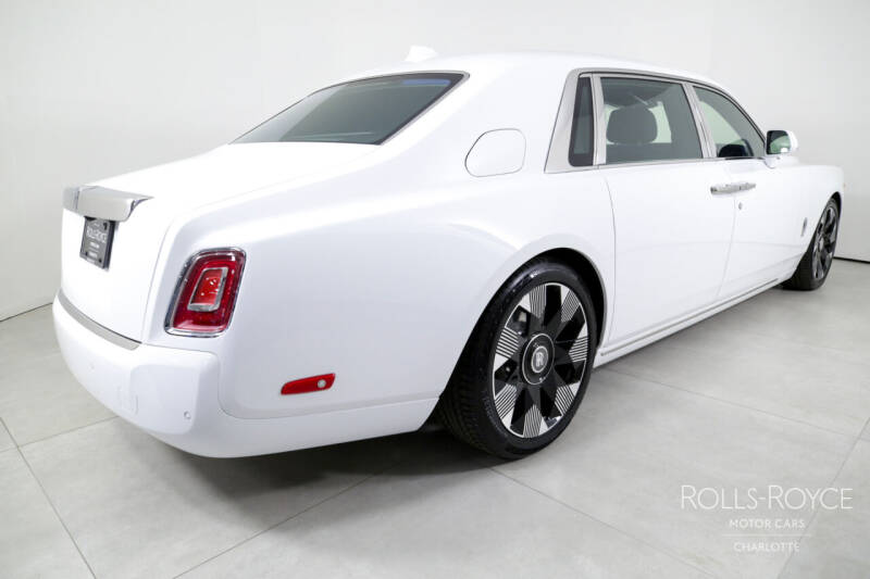 2024 Rolls-Royce Phantom EWB