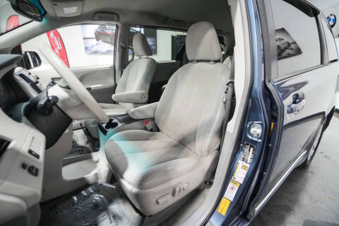 2013 Toyota Sienna LE 7-Passenger