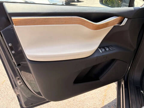 2019 Tesla Model X Standard Range