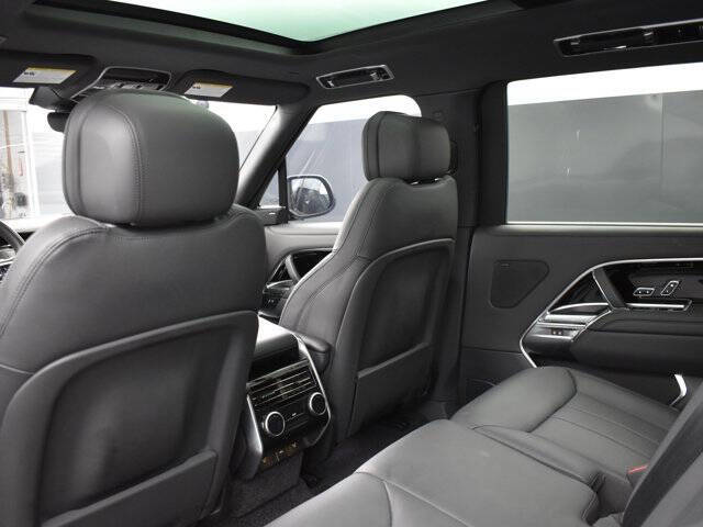 2023 Land Rover Range Rover P400 SE LWB