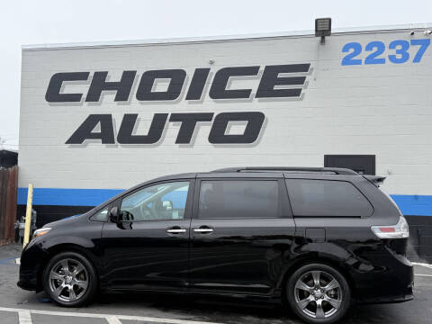 2017 Toyota Sienna SE 8-Passenger