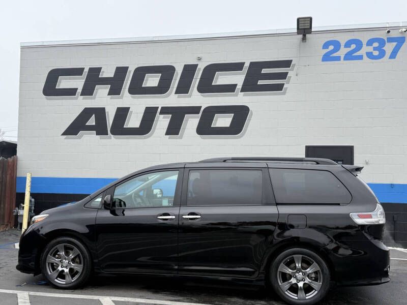 2017 Toyota Sienna SE 8-Passenger