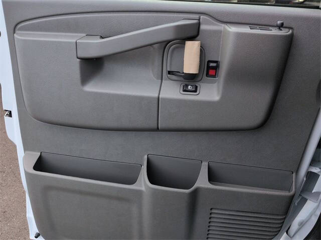 2025 Chevrolet Express 2500