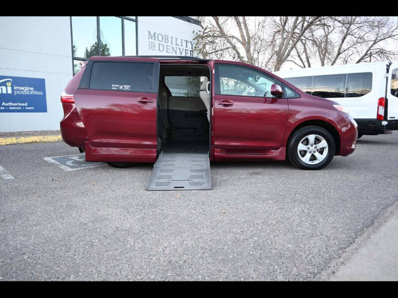 2015 Toyota Sienna LE Mobility 7-Passenger