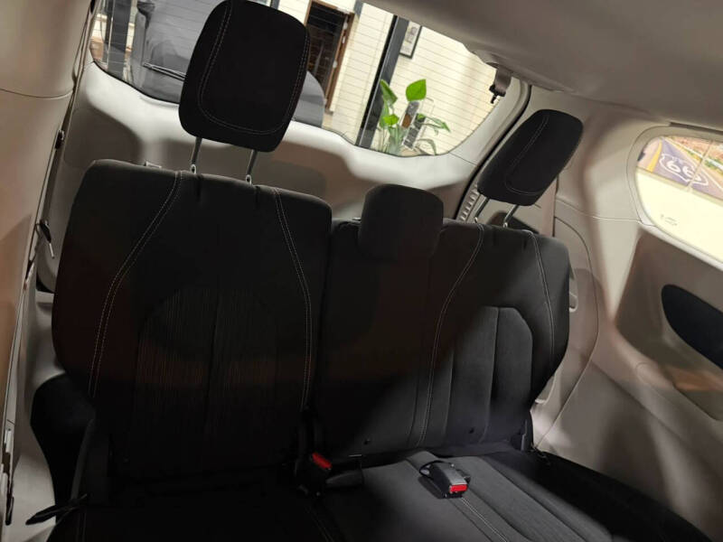 2021 Chrysler Voyager L