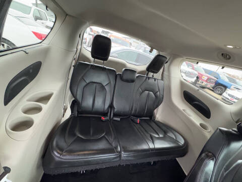 2017 Chrysler Pacifica Touring-L