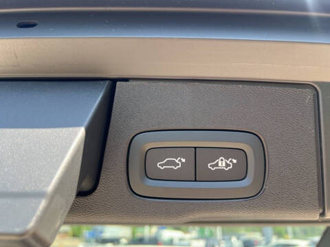 2025 Volvo XC60 T8 Plus Dark Theme