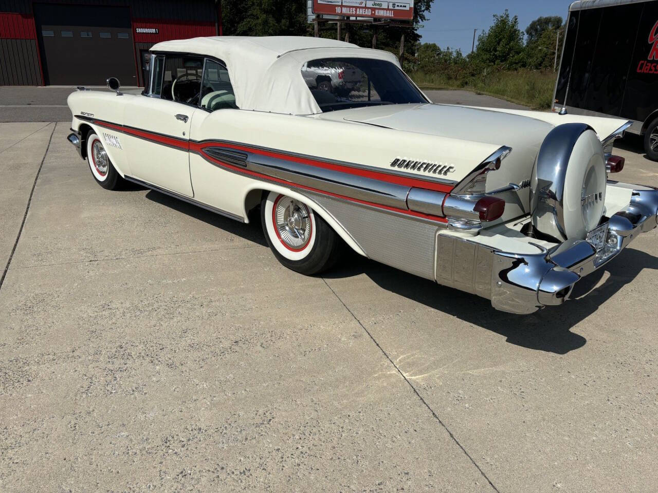 1957 Pontiac Bonneville 5