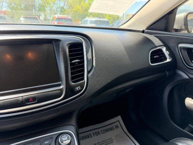 2016 Chrysler 200 Limited