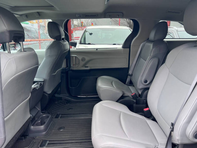 2022 Toyota Sienna XLE 7-Passenger