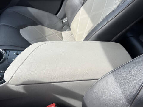 2019 Toyota Camry Hybrid XLE