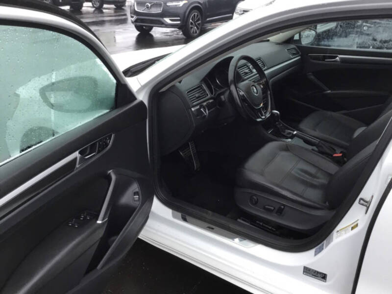 2017 Volkswagen Passat 1.8T R-Line