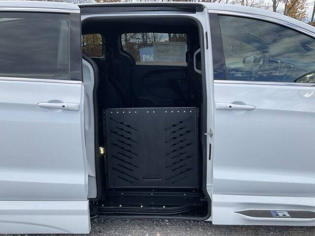 2024 Chrysler Pacifica Touring