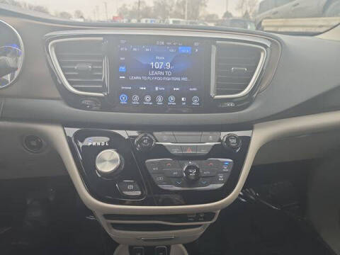 2017 Chrysler Pacifica Touring-L