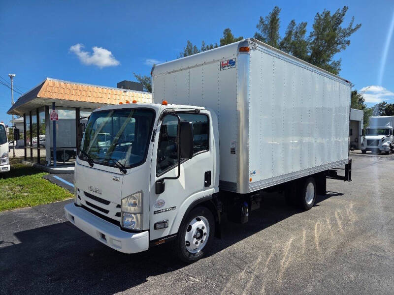 2019 Isuzu NPR XD's photo