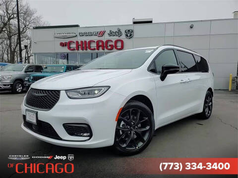 2024 Chrysler Pacifica for sale at Chrysler Dodge Jeep RAM of Chicago in Chicago IL