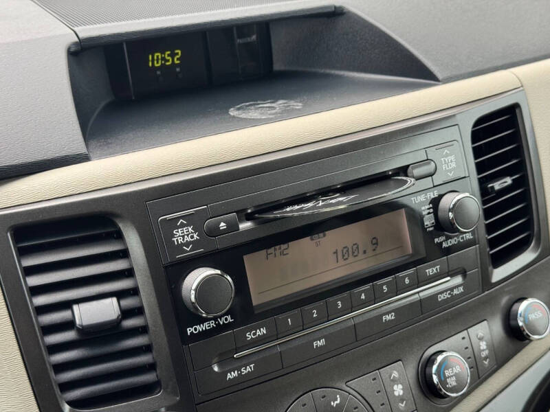 2013 Toyota Sienna L 7-Passenger