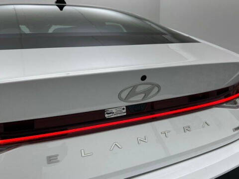 2025 Hyundai Elantra Hybrid Limited