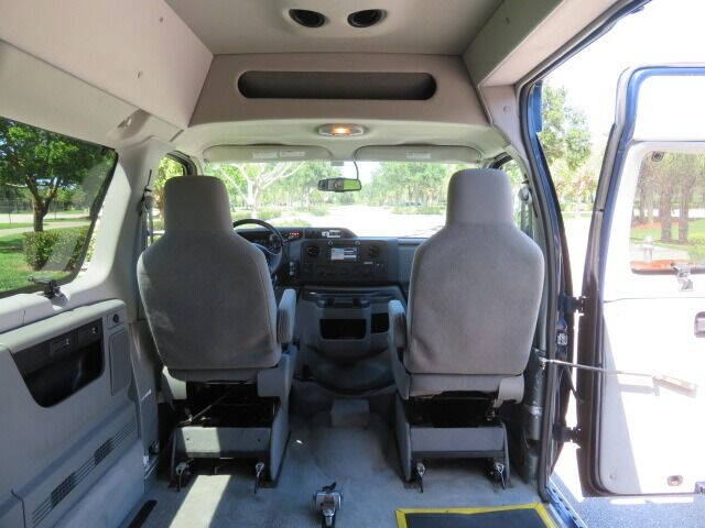 2011 Ford E-Series E-350 SD XLT