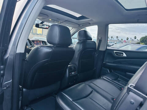 2017 Nissan Pathfinder SL