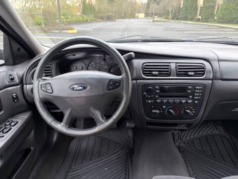 2003 Ford Taurus SE