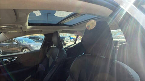 2024 Volvo S60 B5 Plus Dark Theme