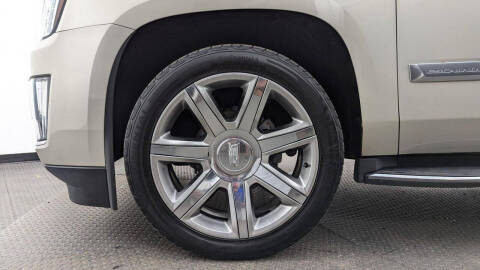 2016 Cadillac Escalade Luxury Collection