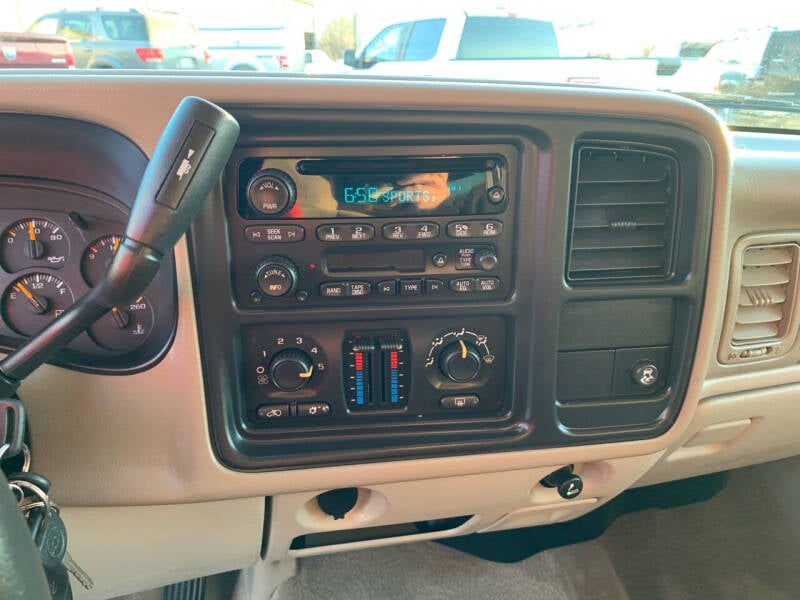 2005 Chevrolet Suburban LS photo 16