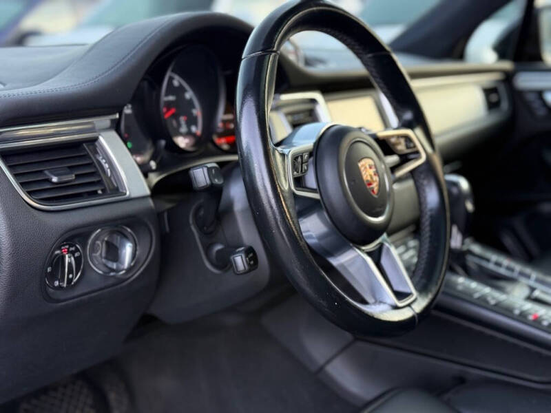 2015 Porsche Macan Turbo