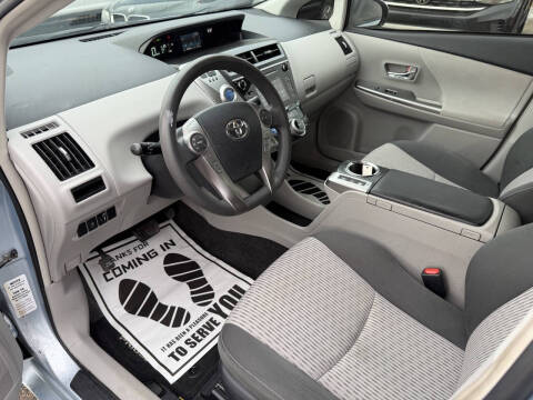 2015 Toyota Prius v Two