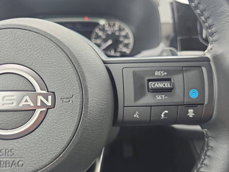 2025 Nissan Pathfinder SV